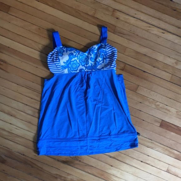 Blue and White Lululemon top - size 8 - Picture 1 of 3